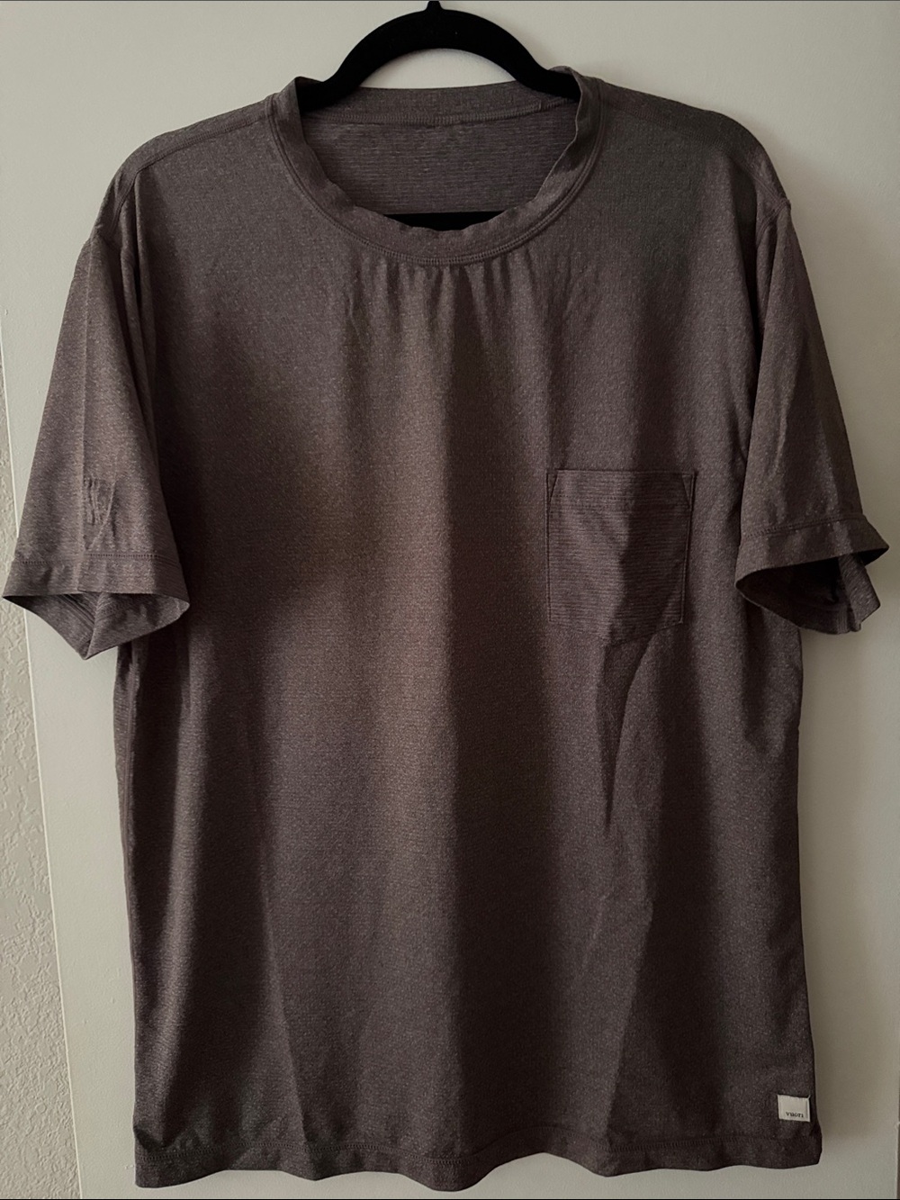 Vuori Short Sleeve Pocket Tee in Dark Grey